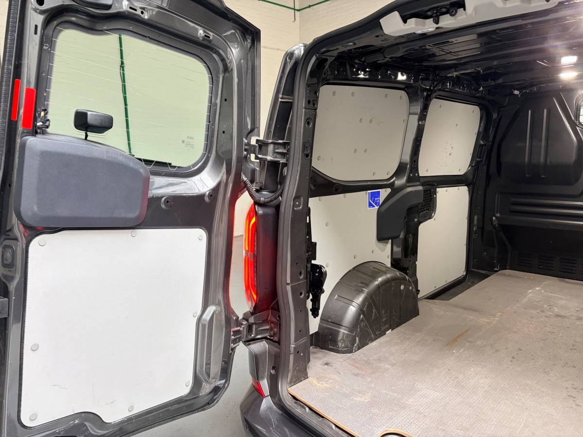Ford Transit Custom Ford TRANSIT CUSTOM Automaat Sport AWD 4×4 320 2.0 TDCI 170pk L1H1 2xElek.Schuifdeur, Trekhaak, NEDERLANDSE BUS! 1STE EIGENAAR!