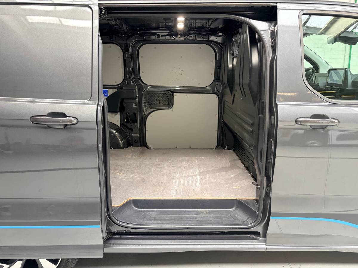 Ford Transit Custom Ford TRANSIT CUSTOM Automaat Sport AWD 4×4 320 2.0 TDCI 170pk L1H1 2xElek.Schuifdeur, Trekhaak, NEDERLANDSE BUS! 1STE EIGENAAR!