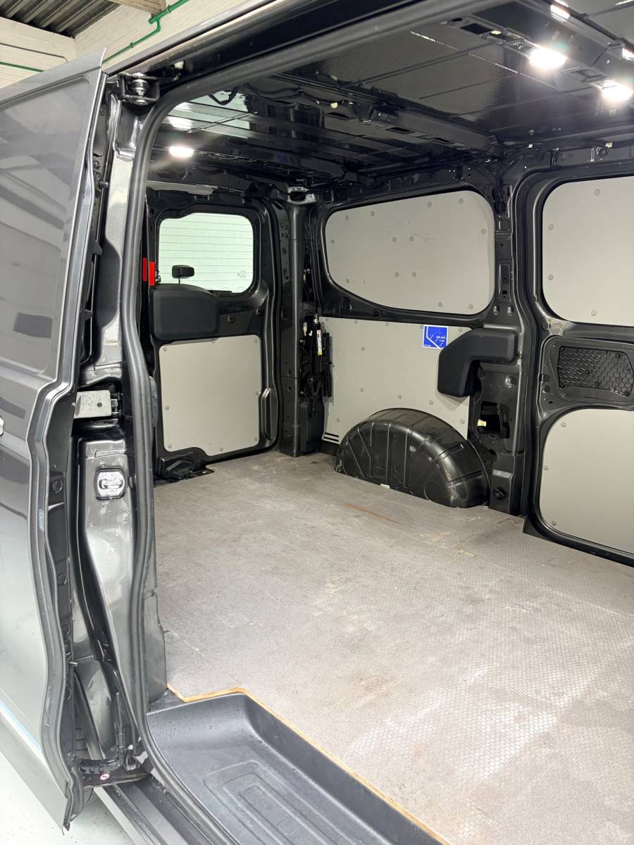 Ford Transit Custom Ford TRANSIT CUSTOM Automaat Sport AWD 4×4 320 2.0 TDCI 170pk L1H1 2xElek.Schuifdeur, Trekhaak, NEDERLANDSE BUS! 1STE EIGENAAR!