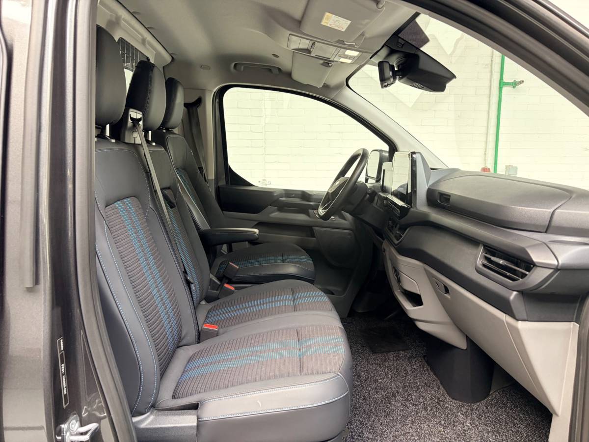Ford Transit Custom Ford TRANSIT CUSTOM Automaat Sport AWD 4×4 320 2.0 TDCI 170pk L1H1 2xElek.Schuifdeur, Trekhaak, NEDERLANDSE BUS! 1STE EIGENAAR!