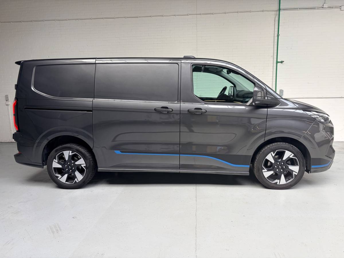 Ford Transit Custom Ford TRANSIT CUSTOM Automaat Sport AWD 4×4 320 2.0 TDCI 170pk L1H1 2xElek.Schuifdeur, Trekhaak, NEDERLANDSE BUS! 1STE EIGENAAR!