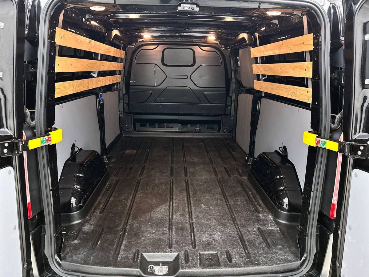 Ford Transit Custom Ford Transit Custom 130pk Automaat L2H1 Trend Navigatie Camera Apple Carplay Trekhaak Cruise control Airco