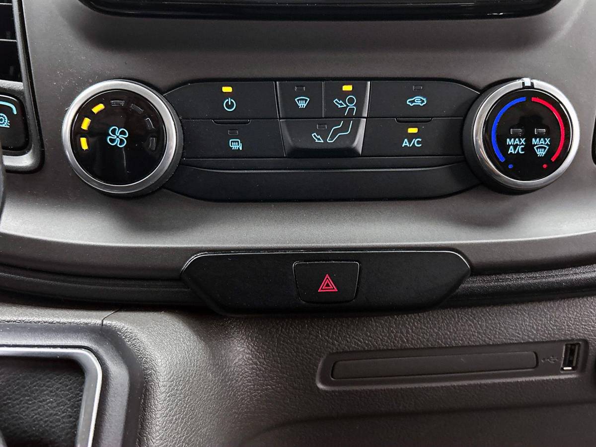 Ford Transit Custom Ford Transit Custom 130pk Automaat L2H1 Trend Navigatie Camera Apple Carplay Trekhaak Cruise control Airco