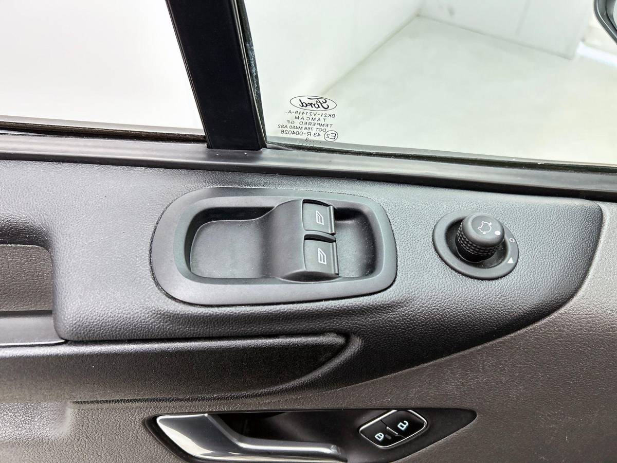Ford Transit Custom Ford Transit Custom 130pk Automaat L2H1 Trend Navigatie Camera Apple Carplay Trekhaak Cruise control Airco