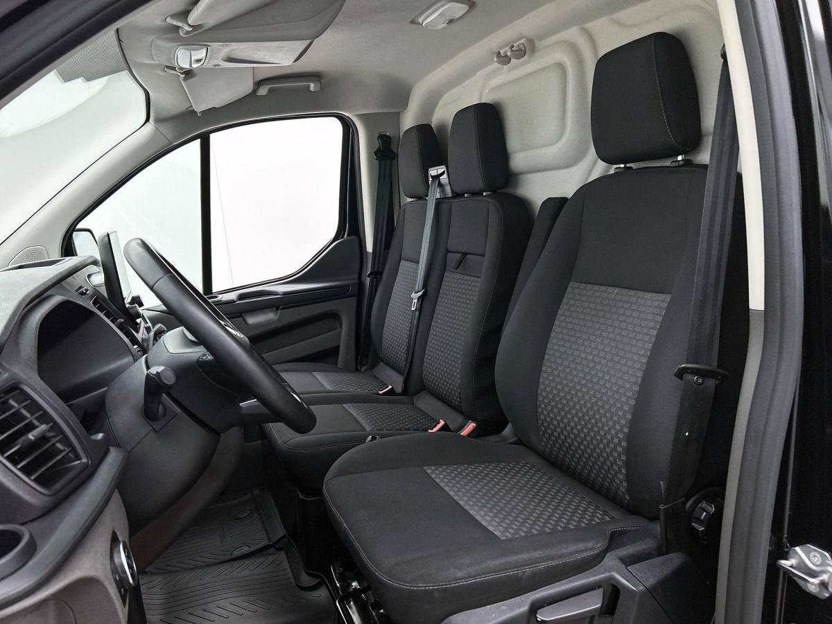 Ford Transit Custom Ford Transit Custom 130pk Automaat L2H1 Trend Navigatie Camera Apple Carplay Trekhaak Cruise control Airco