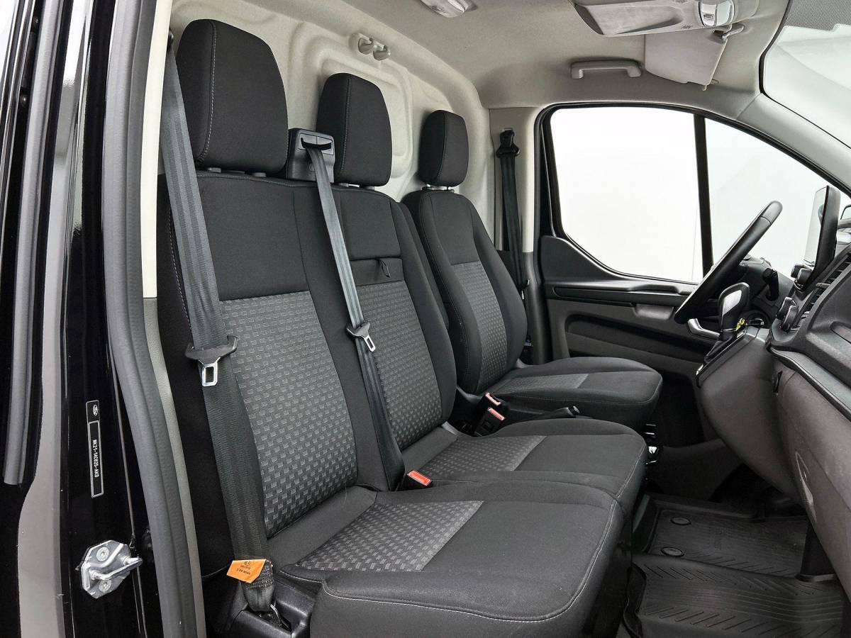 Ford Transit Custom Ford Transit Custom 130pk Automaat L2H1 Trend Navigatie Camera Apple Carplay Trekhaak Cruise control Airco