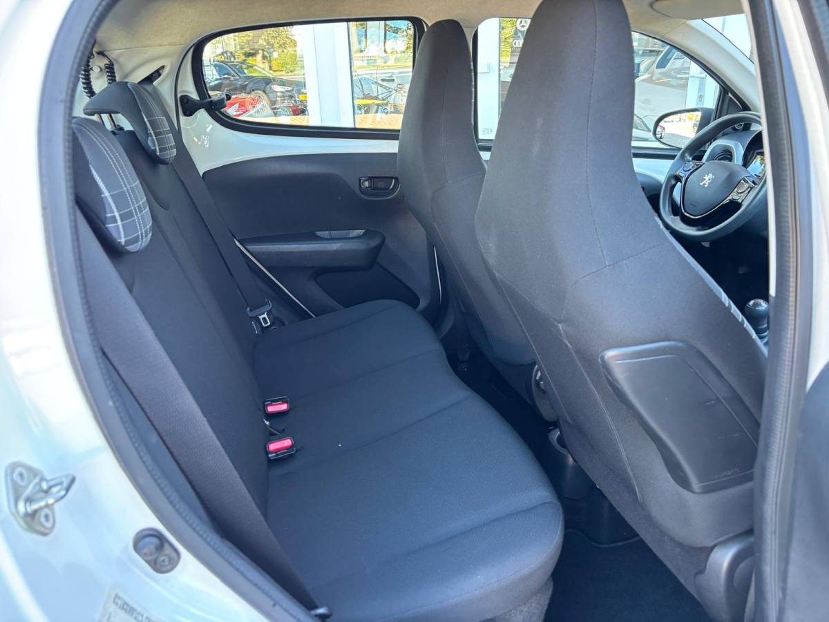 Peugeot 108 Peugeot 108 1.0 70PK e-VTi Active Pack Premium —VERKOCHT—