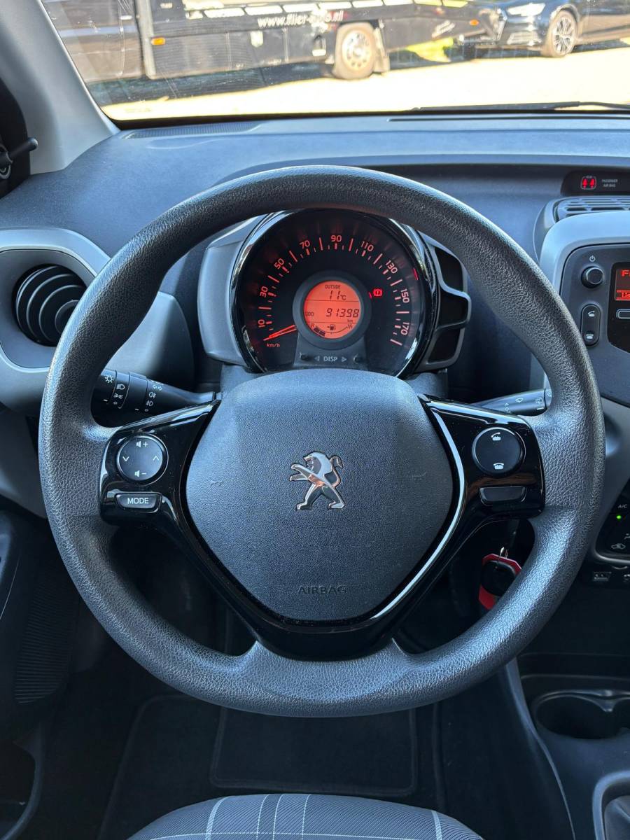 Peugeot 108 Peugeot 108 1.0 70PK e-VTi Active Pack Premium —VERKOCHT—