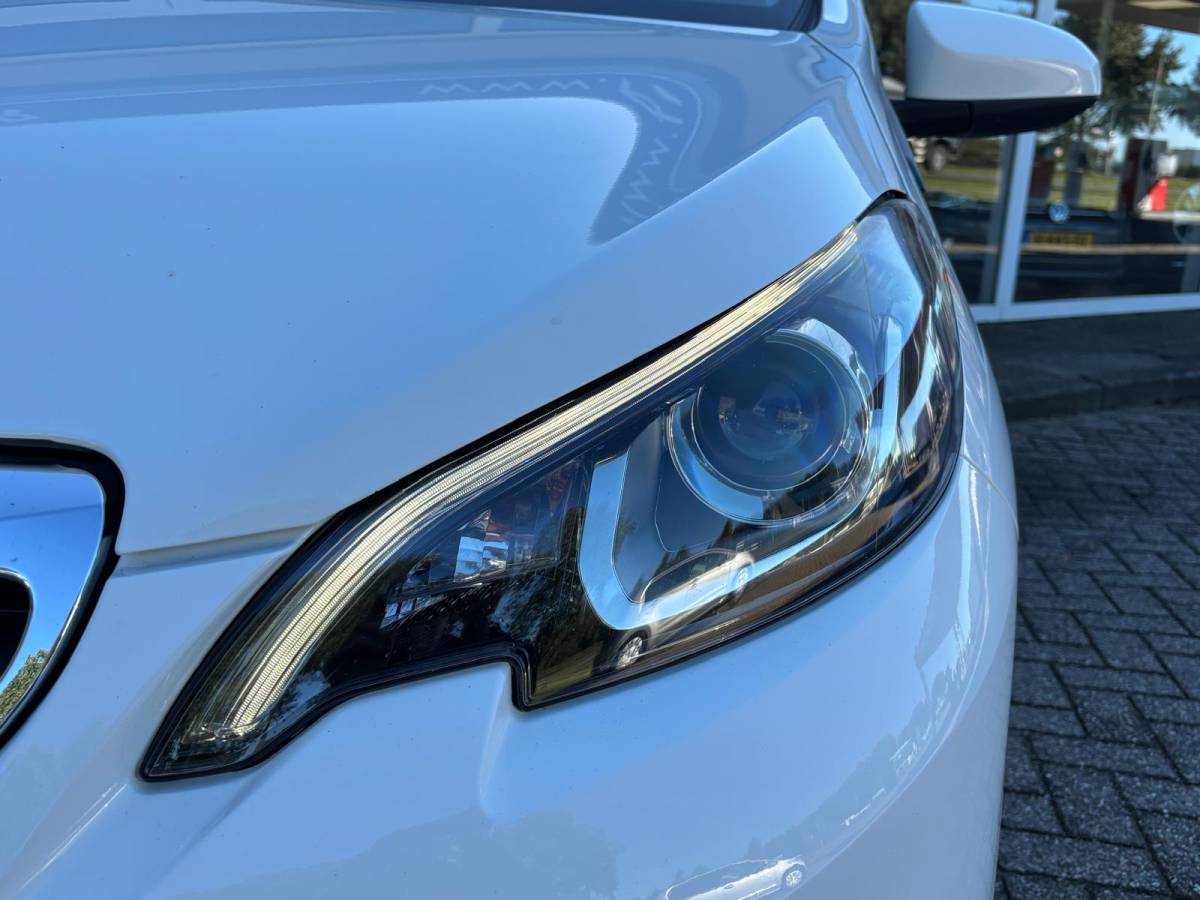 Peugeot 108 Peugeot 108 1.0 70PK e-VTi Active Pack Premium —VERKOCHT—