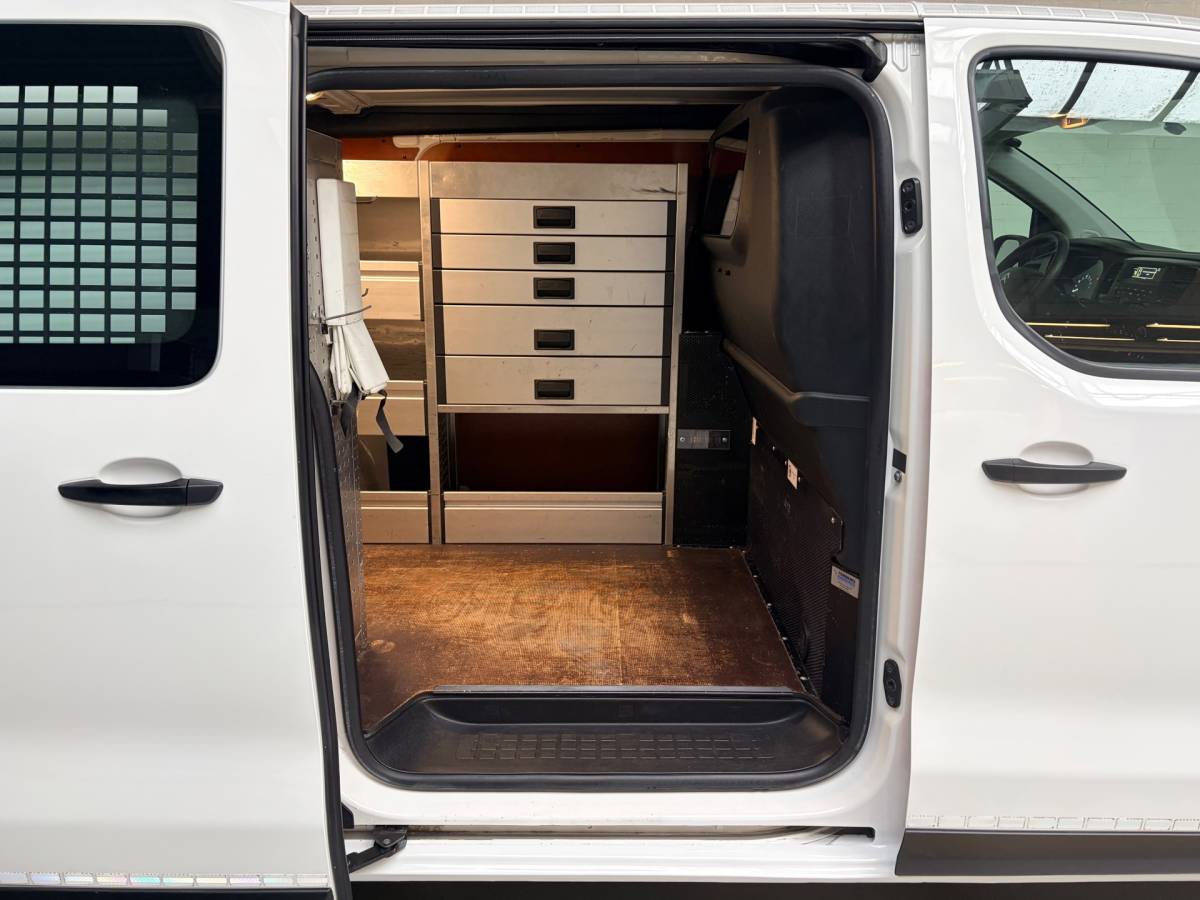 Citroën Jumpy Citroen Jumpy Servicewagen 1.6 BlueHDI 95pk euro6 L2H1 V230 omvormer BOTT inrichting Standkachel Trekhaak 2000KG, RIJKLAARPRIJS!