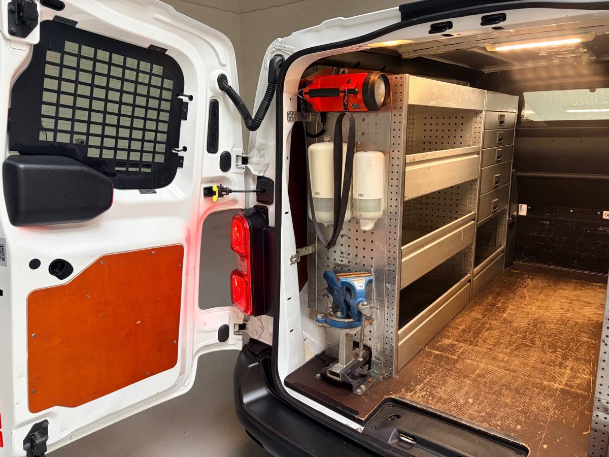 Citroën Jumpy Citroen Jumpy Servicewagen 1.6 BlueHDI 95pk euro6 L2H1 V230 omvormer BOTT inrichting Standkachel Trekhaak 2000KG, RIJKLAARPRIJS!