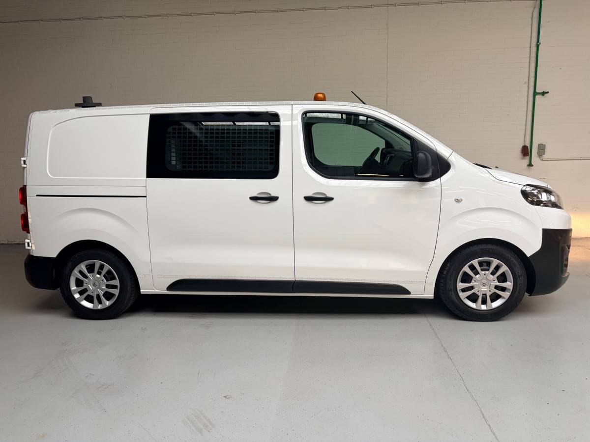 Citroën Jumpy Citroen Jumpy Servicewagen 1.6 BlueHDI 95pk euro6 L2H1 V230 omvormer BOTT inrichting Standkachel Trekhaak 2000KG, RIJKLAARPRIJS!