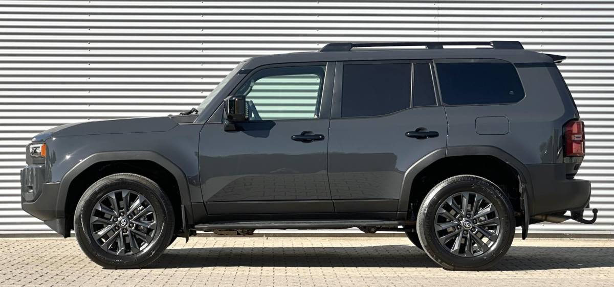 Toyota Land Cruiser Toyota Land Cruiser 2.8 D-4D landcruiser Blind Van Professional Executive Luxe Uitvoering!