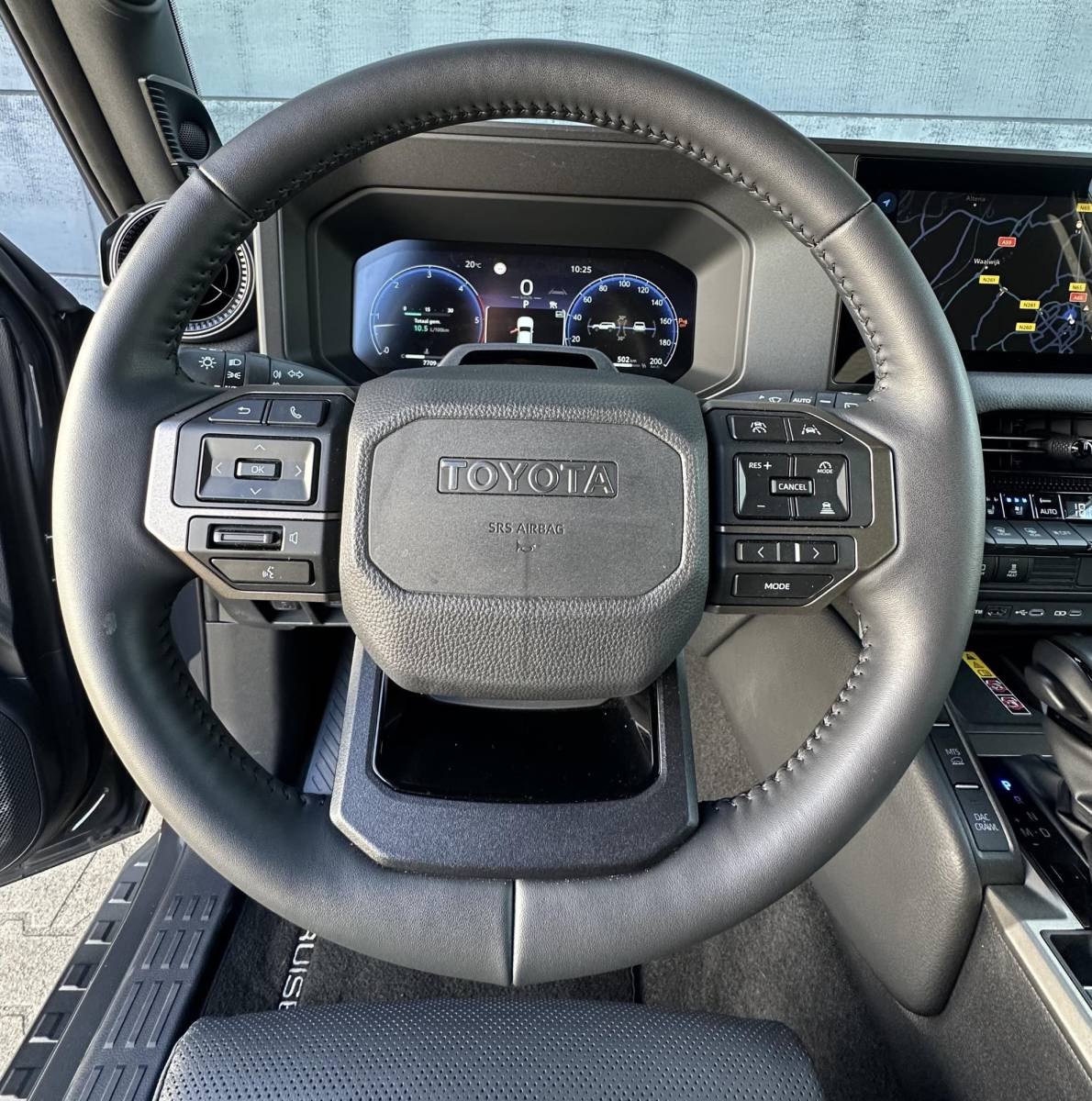 Toyota Land Cruiser Toyota Land Cruiser 2.8 D-4D landcruiser Blind Van Professional Executive Luxe Uitvoering!