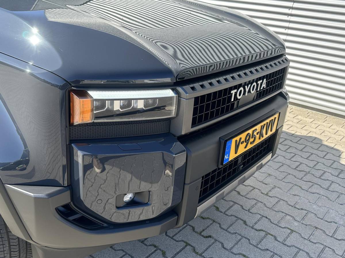 Toyota Land Cruiser Toyota Land Cruiser 2.8 D-4D landcruiser Blind Van Professional Executive Luxe Uitvoering!