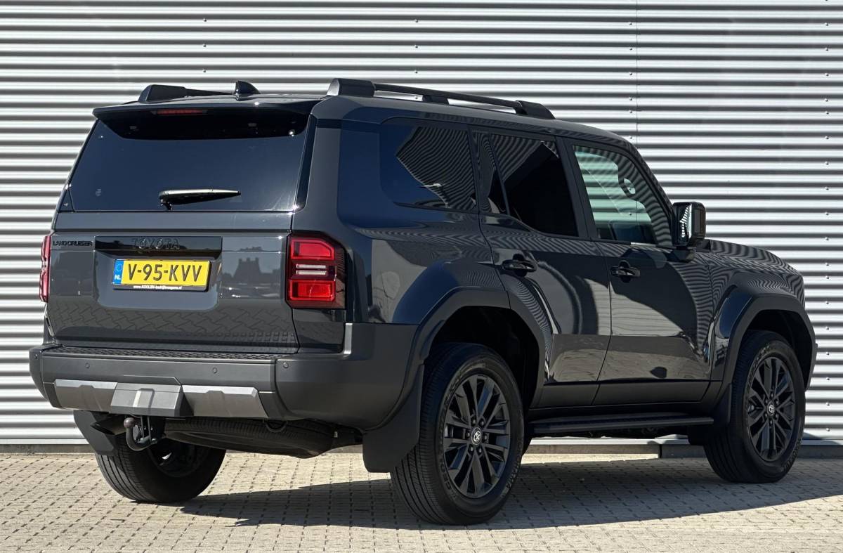 Toyota Land Cruiser Toyota Land Cruiser 2.8 D-4D landcruiser Blind Van Professional Executive Luxe Uitvoering!