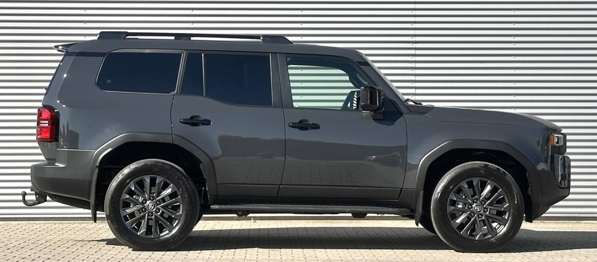 Toyota Land Cruiser Toyota Land Cruiser 2.8 D-4D landcruiser Blind Van Professional Executive Luxe Uitvoering!