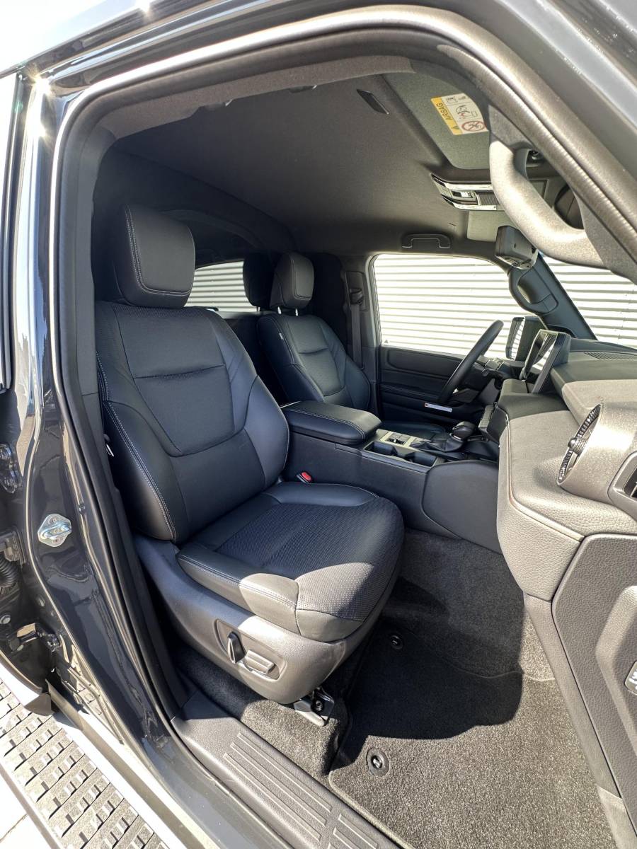 Toyota Land Cruiser Toyota Land Cruiser 2.8 D-4D landcruiser Blind Van Professional Executive Luxe Uitvoering!