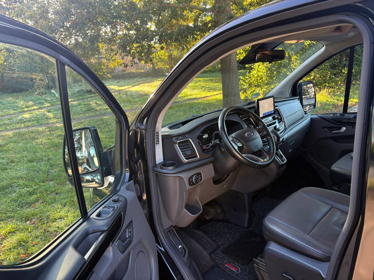 Ford Transit Custom Ford Transit Custom 300 2.0 TDCI L2H1 Limited DC170PK|DUBBELCABINE|automaat|ACC|stoelverwarming|trekhaak|blind spot|apple carplay