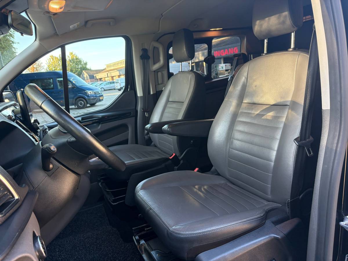 Ford Transit Custom Ford Transit Custom 300 2.0 TDCI L2H1 Limited DC170PK|DUBBELCABINE|automaat|ACC|stoelverwarming|trekhaak|blind spot|apple carplay