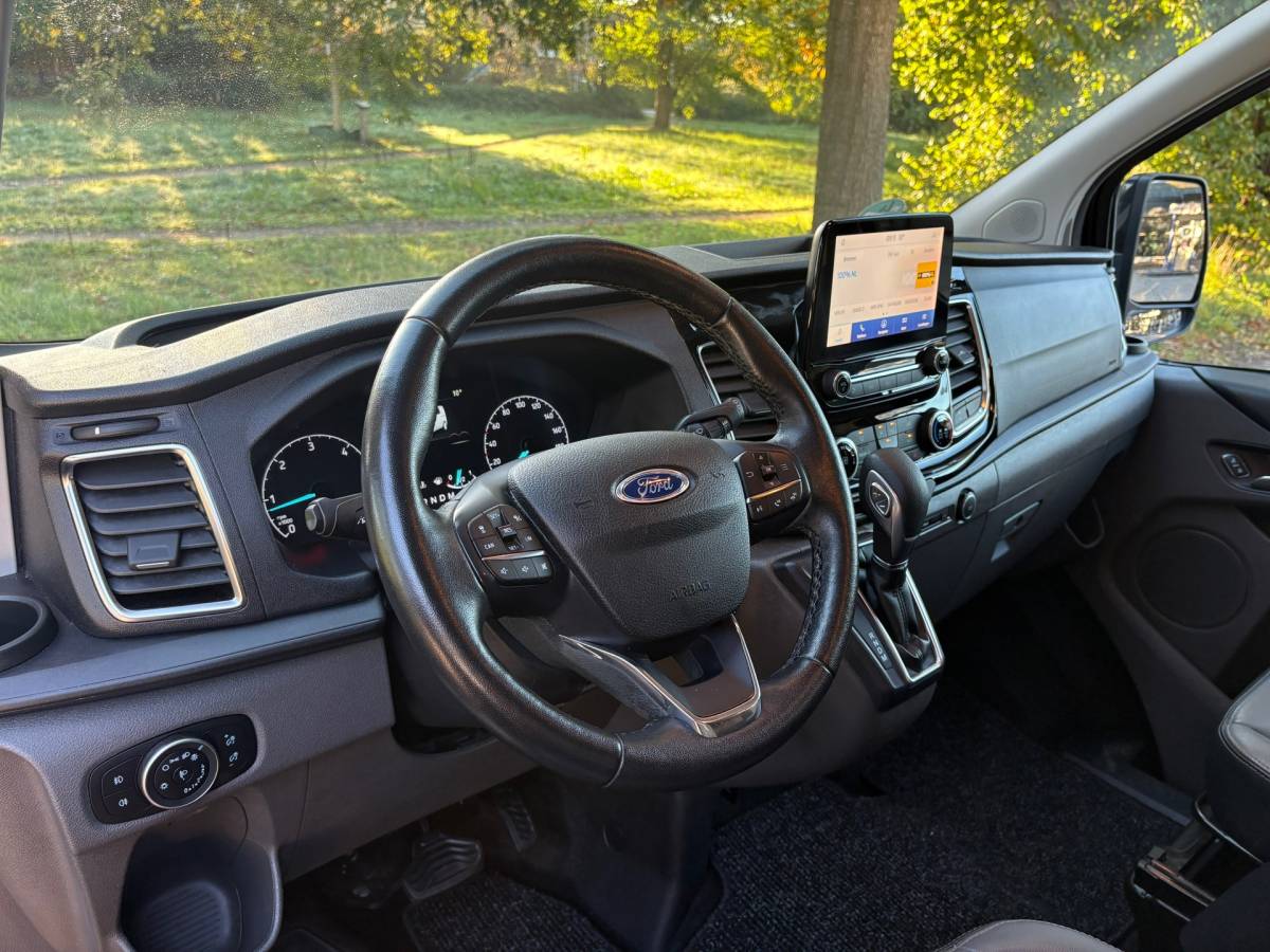 Ford Transit Custom Ford Transit Custom 300 2.0 TDCI L2H1 Limited DC170PK|DUBBELCABINE|automaat|ACC|stoelverwarming|trekhaak|blind spot|apple carplay