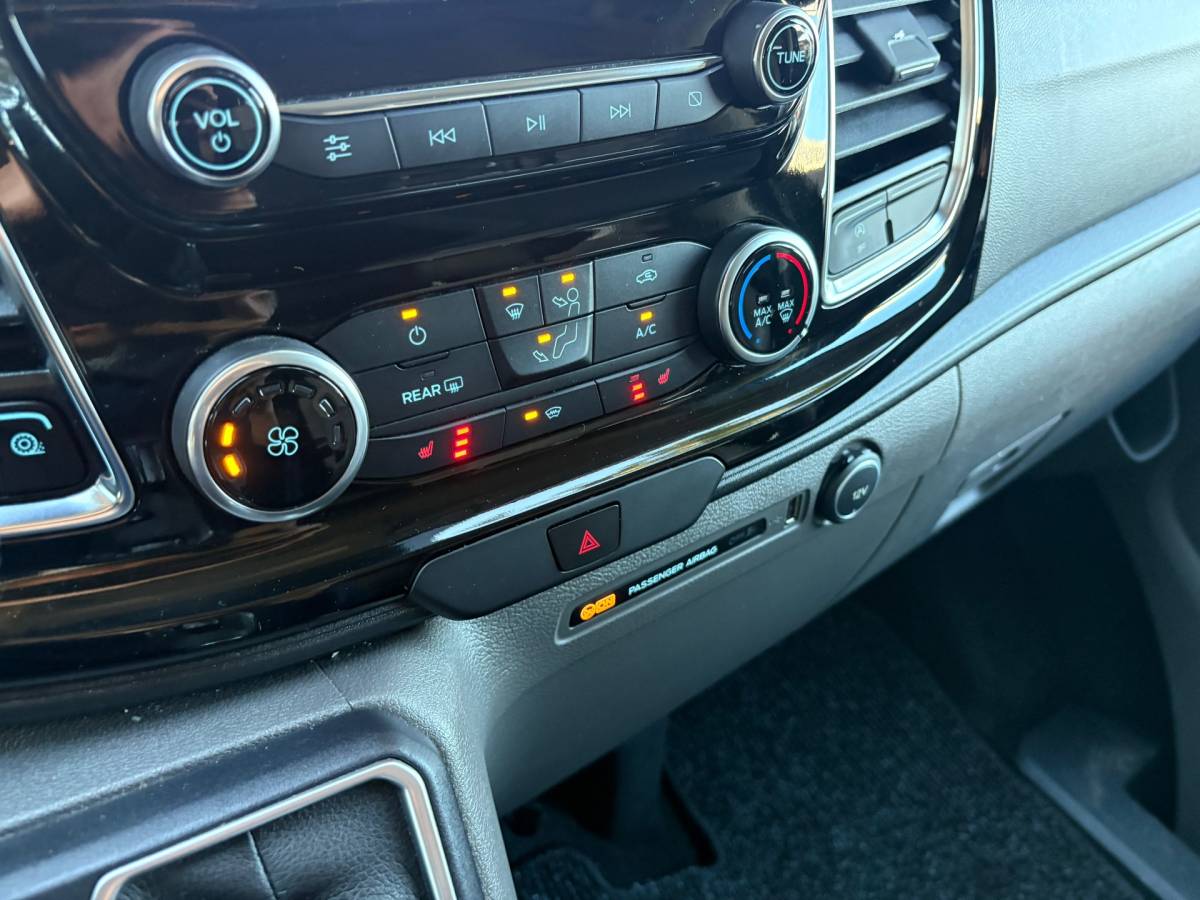 Ford Transit Custom Ford Transit Custom 300 2.0 TDCI L2H1 Limited DC170PK|DUBBELCABINE|automaat|ACC|stoelverwarming|trekhaak|blind spot|apple carplay