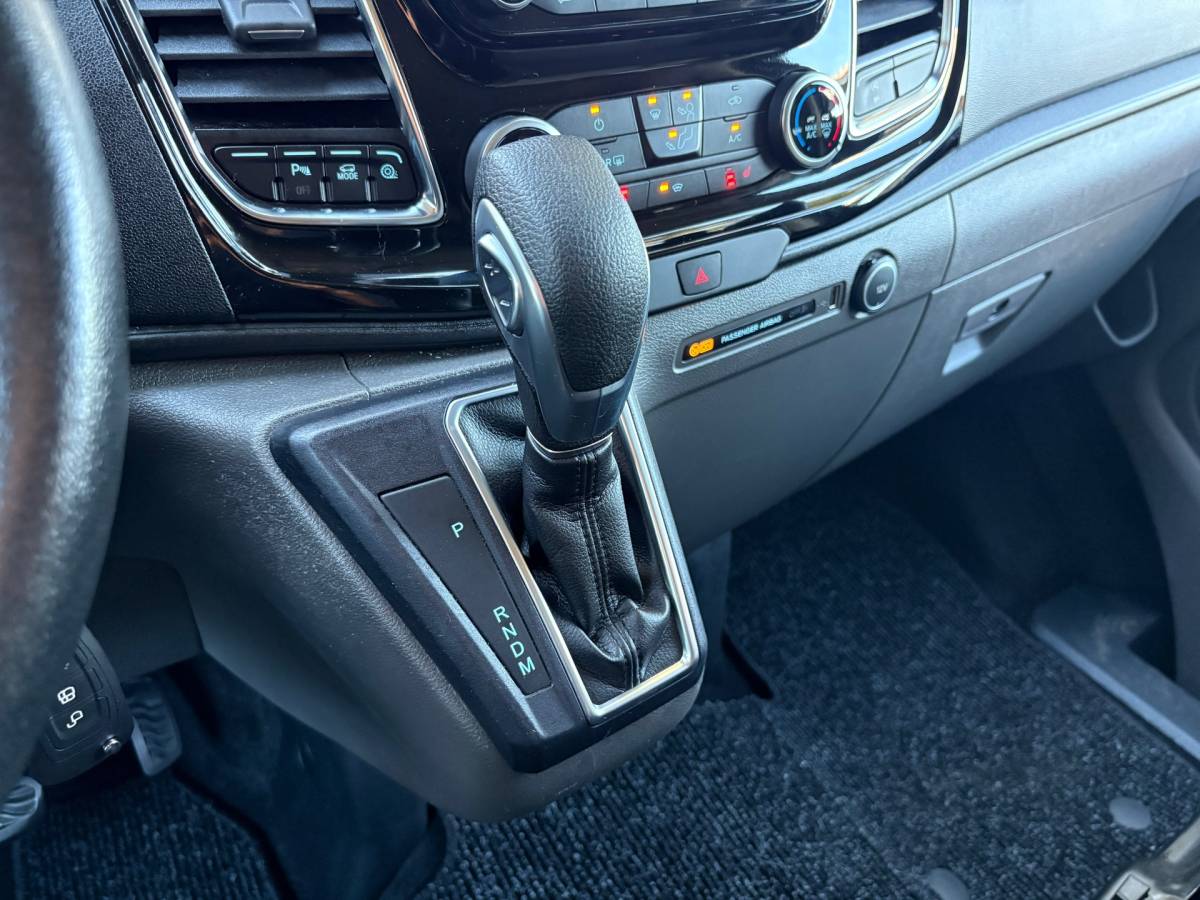Ford Transit Custom Ford Transit Custom 300 2.0 TDCI L2H1 Limited DC170PK|DUBBELCABINE|automaat|ACC|stoelverwarming|trekhaak|blind spot|apple carplay