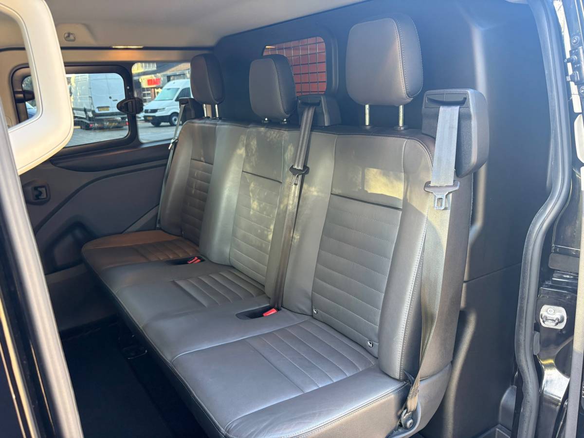 Ford Transit Custom Ford Transit Custom 300 2.0 TDCI L2H1 Limited DC170PK|DUBBELCABINE|automaat|ACC|stoelverwarming|trekhaak|blind spot|apple carplay