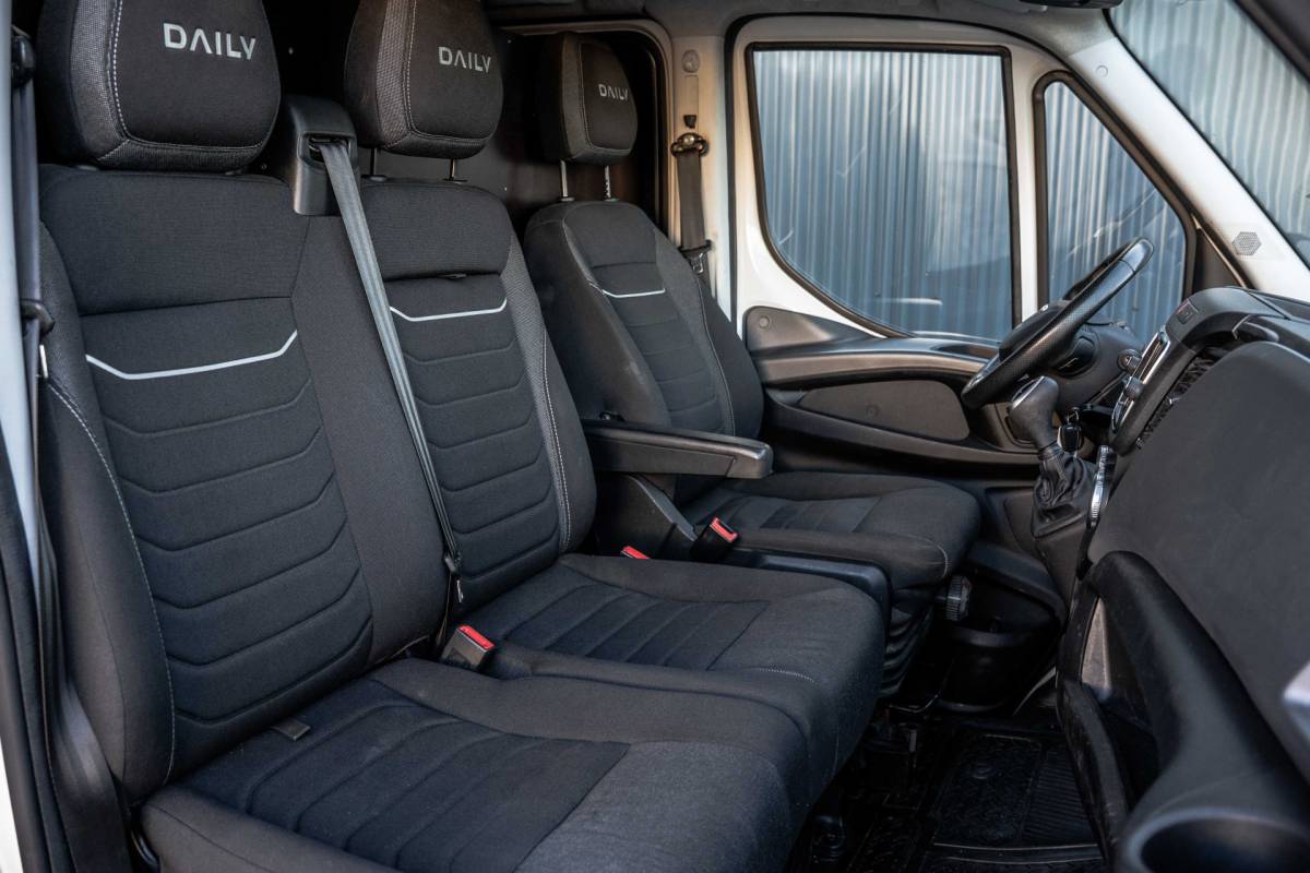 Iveco  Iveco 35S14 | 3-Zits | 1e Eigenaar | 3.5T Trekgewicht | Cruise | Navi | open laadbak 3.42M | Climatronic