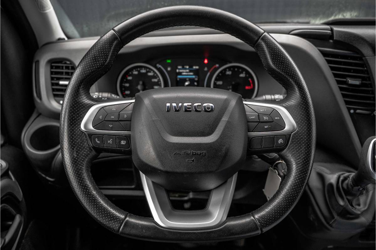 Iveco  Iveco 35S14 | 3-Zits | 1e Eigenaar | 3.5T Trekgewicht | Cruise | Navi | open laadbak 3.42M | Climatronic