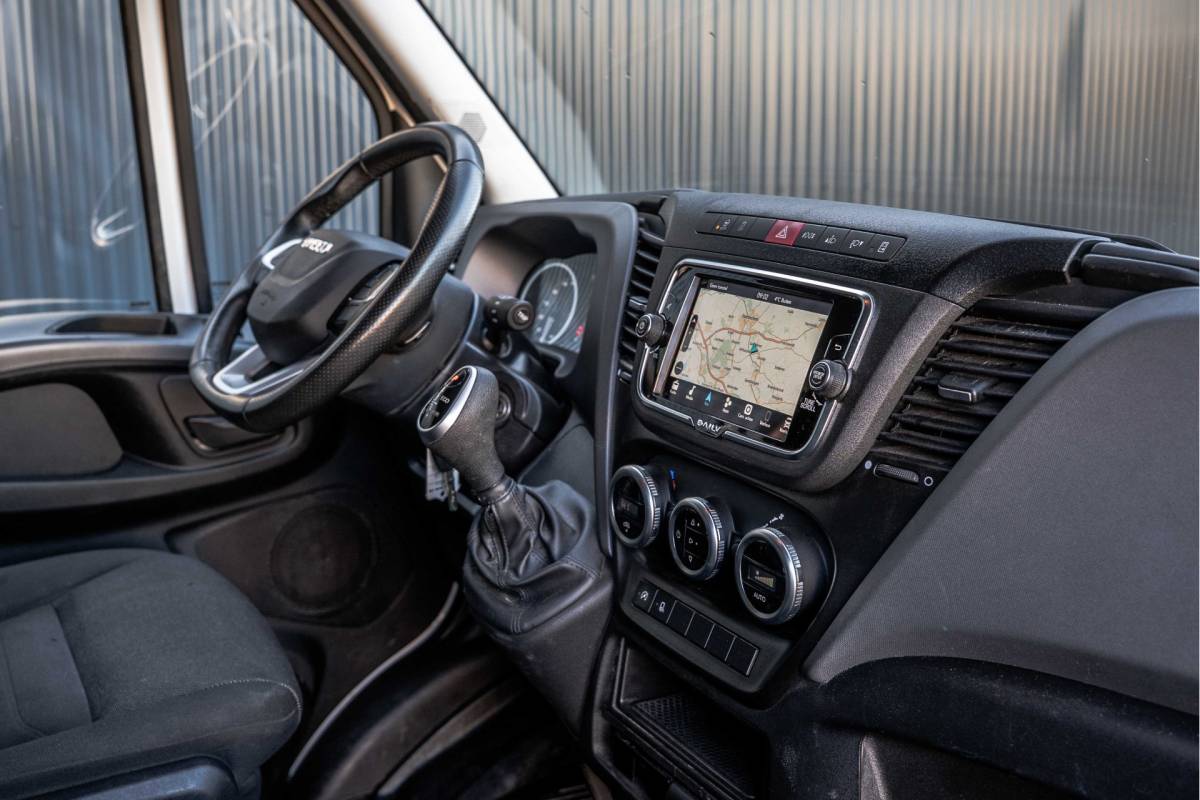 Iveco  Iveco 35S14 | 3-Zits | 1e Eigenaar | 3.5T Trekgewicht | Cruise | Navi | open laadbak 3.42M | Climatronic