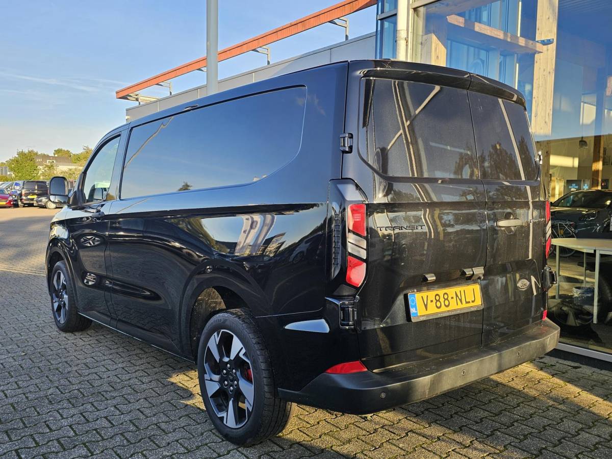 Ford Transit Custom Ford Transit Custom 320 2.0 TDCI L1H1 Trend 136 pk | Adaptive cruise | LED | Dodehoekdetectie | Achteruitrijcamera | Stoelverwarming | Zéér netjes | Uitgebreide fotoreportage volgt!