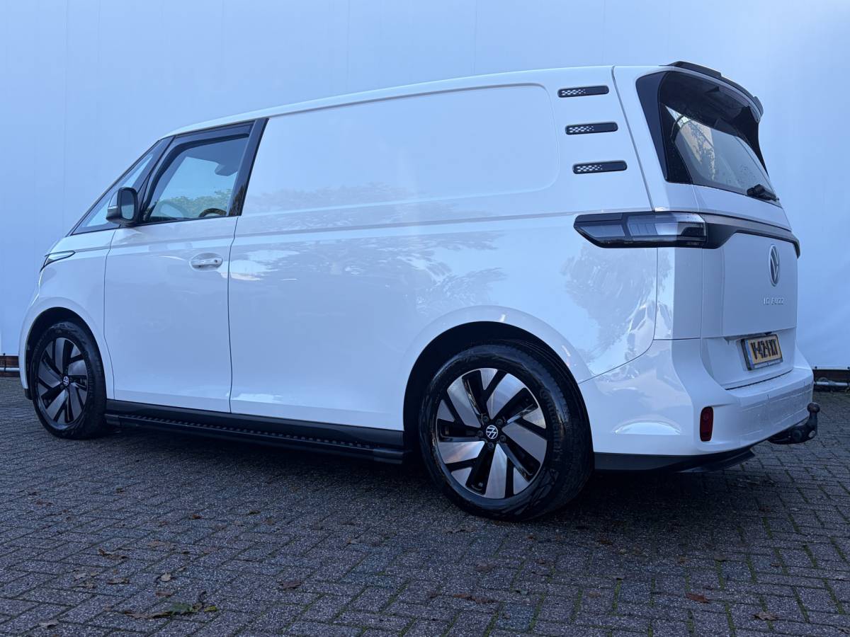 Volkswagen ID. Buzz Cargo Volkswagen 3-Pers ID. Buzz Cargo 77kWh Trekhaak Adap.Cruise Carplay Camera Orig.NL 1998KM!