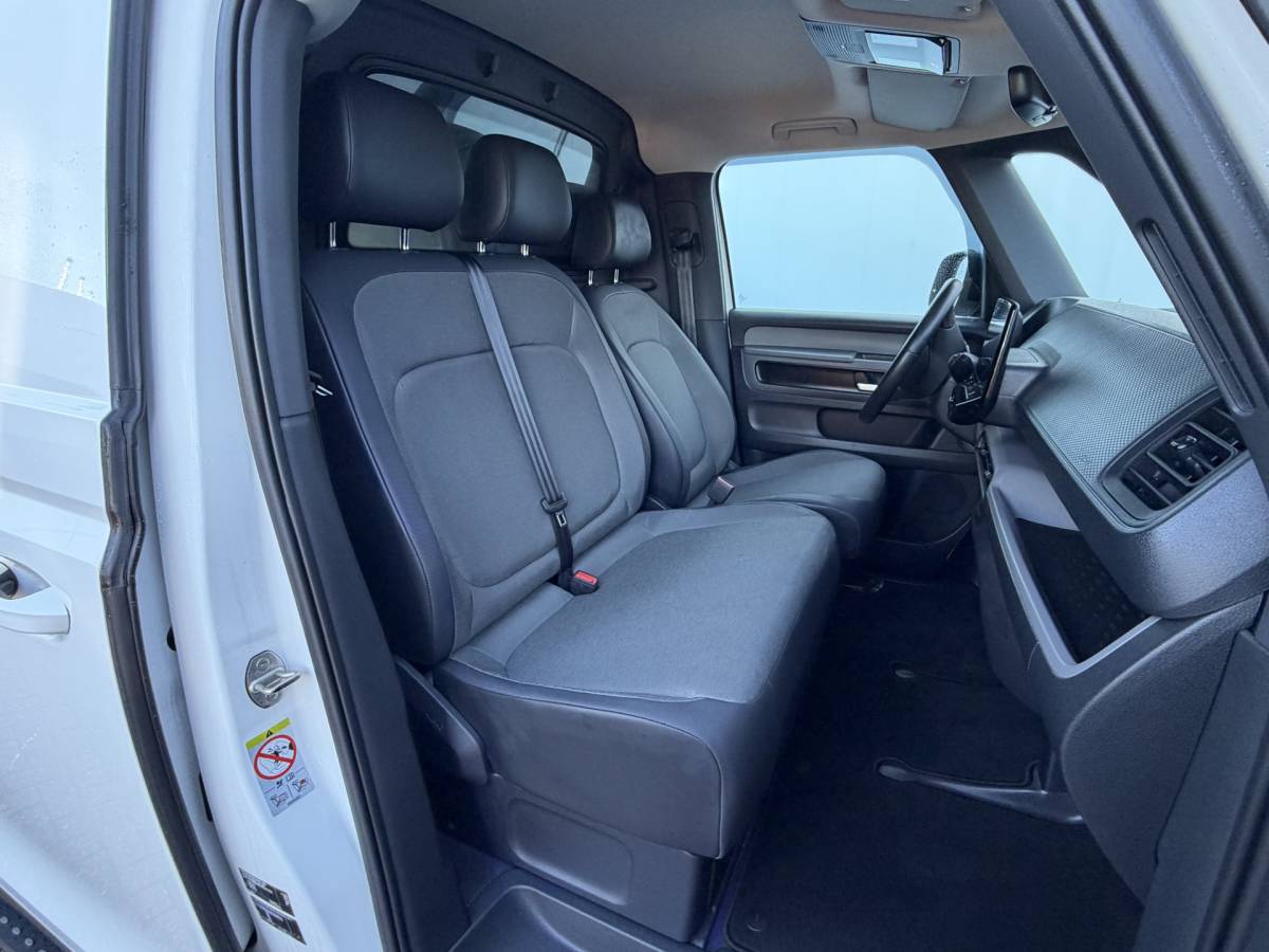 Volkswagen ID. Buzz Cargo Volkswagen 3-Pers ID. Buzz Cargo 77kWh Trekhaak Adap.Cruise Carplay Camera Orig.NL 1998KM!