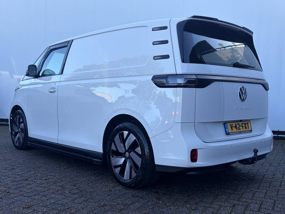 Volkswagen ID. Buzz Cargo Volkswagen 3-Pers ID. Buzz Cargo 77kWh Trekhaak Adap.Cruise Carplay Camera Orig.NL 1998KM!