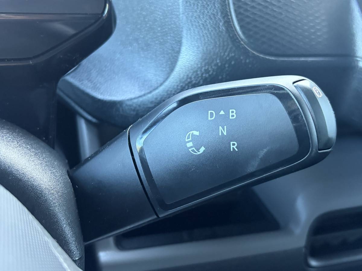 Volkswagen ID. Buzz Cargo Volkswagen 3-Pers ID. Buzz Cargo 77kWh Trekhaak Adap.Cruise Carplay Camera Orig.NL 1998KM!