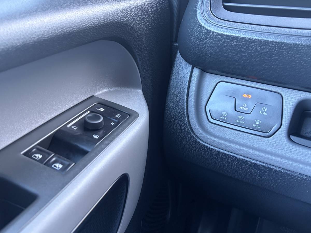 Volkswagen ID. Buzz Cargo Volkswagen 3-Pers ID. Buzz Cargo 77kWh Trekhaak Adap.Cruise Carplay Camera Orig.NL 1998KM!