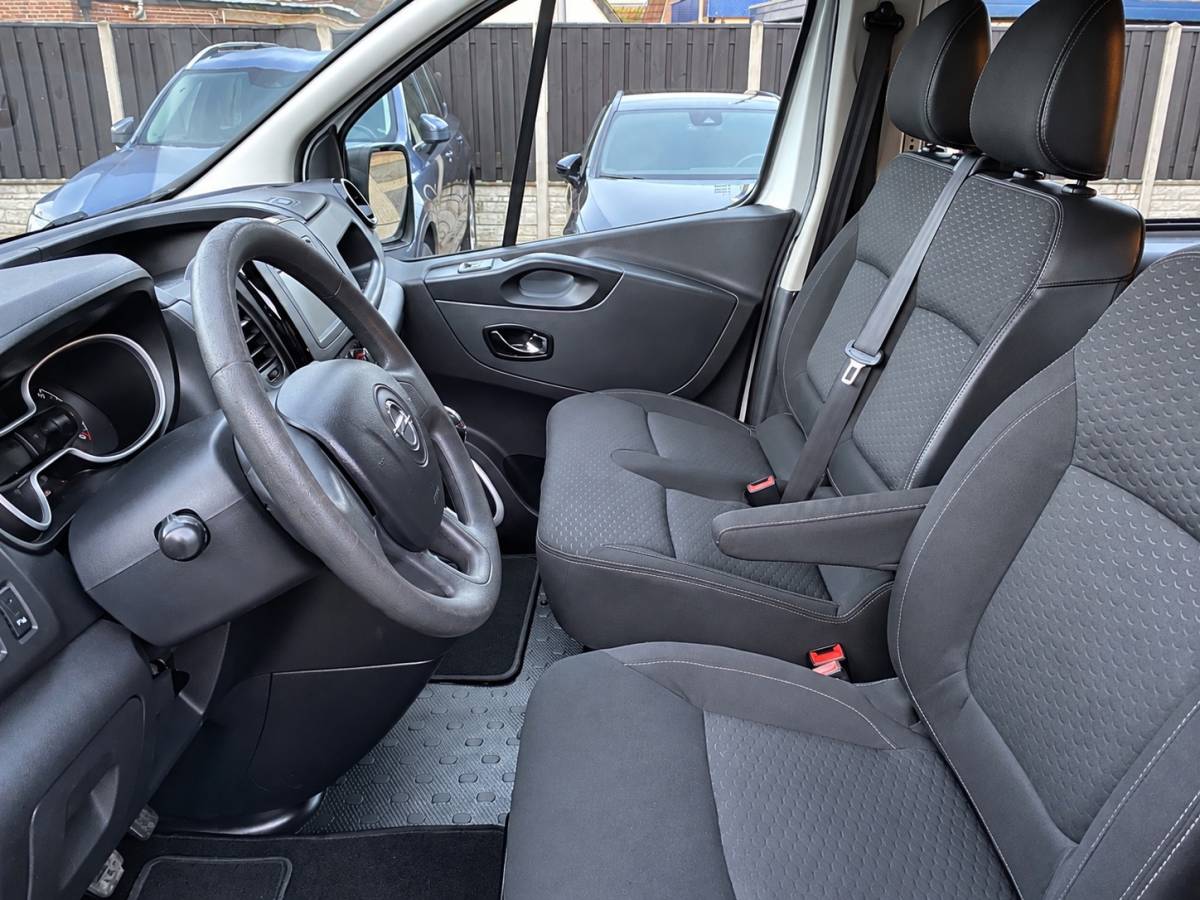 Opel Vivaro Opel Vivaro 1.6 CDTI L2H1 BI TURBO DUBBELE CABINE NIEUWSTAAT NAVI PDC AIRCO ELEKTR PAKKET