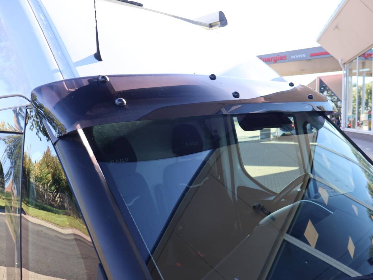 Iveco Daily Iveco Daily 3520L 3.0 180 PK AUT8. +TREKHAAK 3500 KG | CARPLAY | STANDKACHEL | CAMERA
