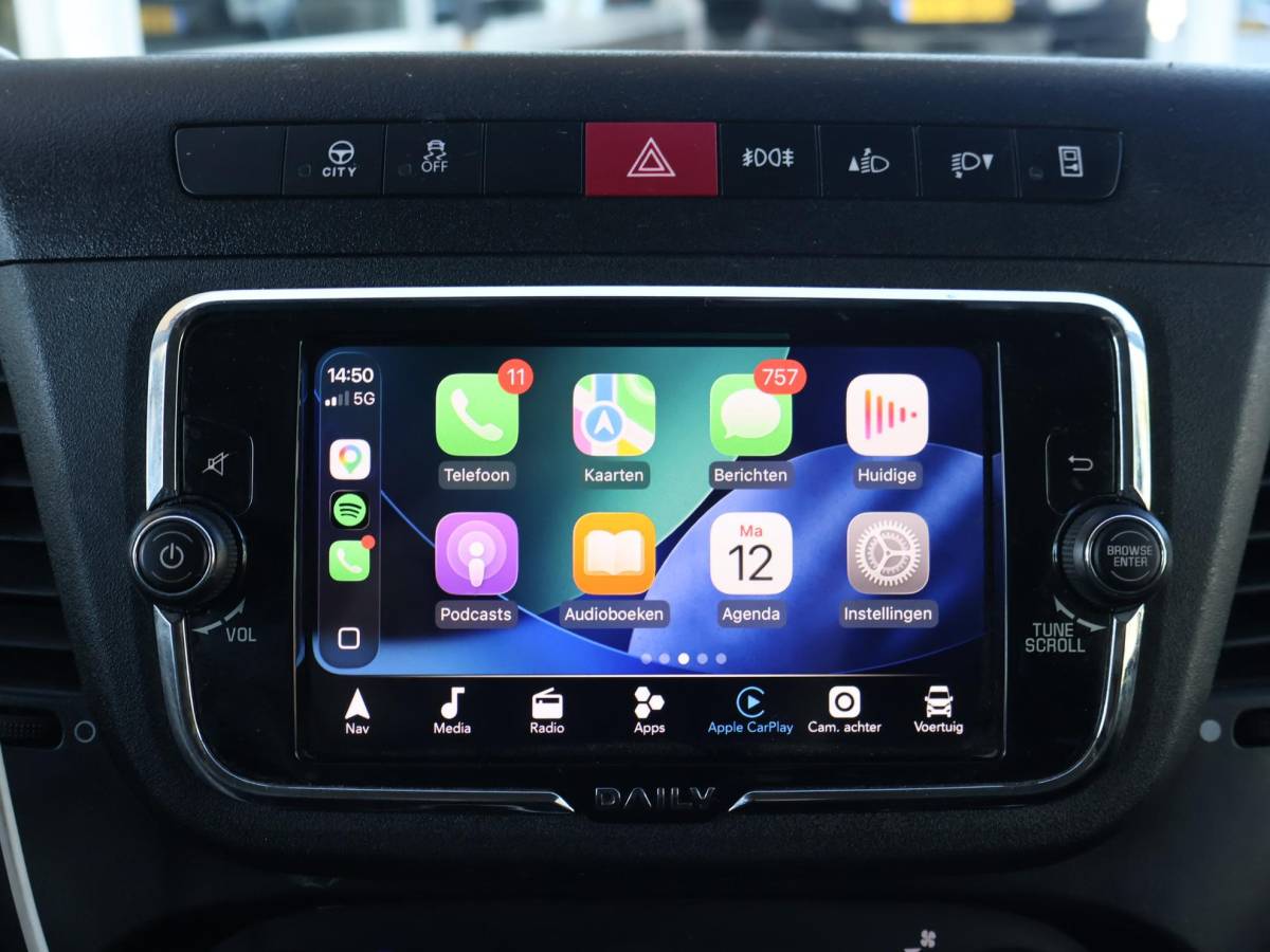 Iveco Daily Iveco Daily 3520L 3.0 180 PK AUT8. +TREKHAAK 3500 KG | CARPLAY | STANDKACHEL | CAMERA