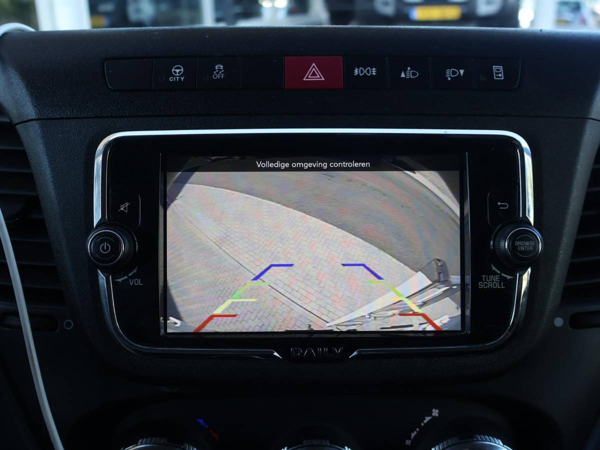 Iveco Daily Iveco Daily 3520L 3.0 180 PK AUT8. +TREKHAAK 3500 KG | CARPLAY | STANDKACHEL | CAMERA