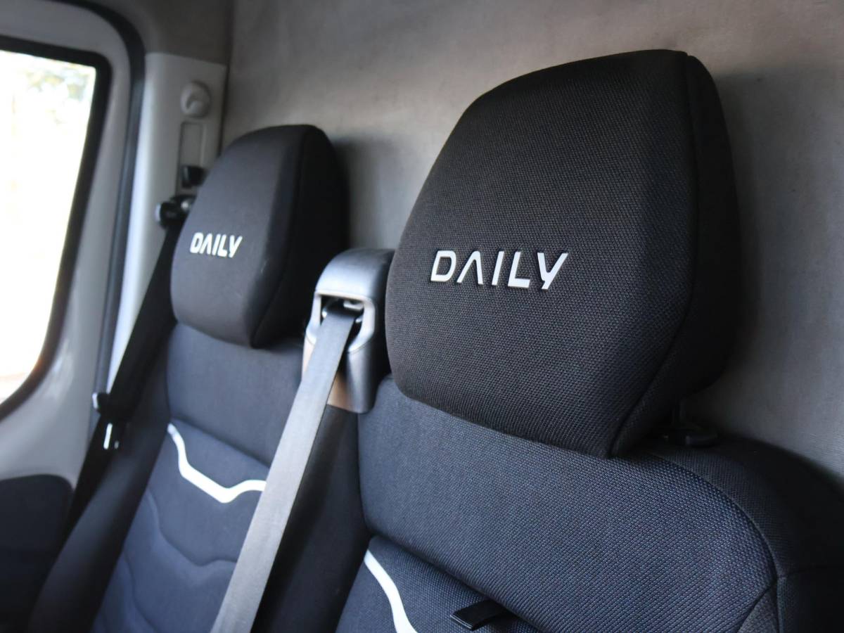 Iveco Daily Iveco Daily 3520L 3.0 180 PK AUT8. +TREKHAAK 3500 KG | CARPLAY | STANDKACHEL | CAMERA