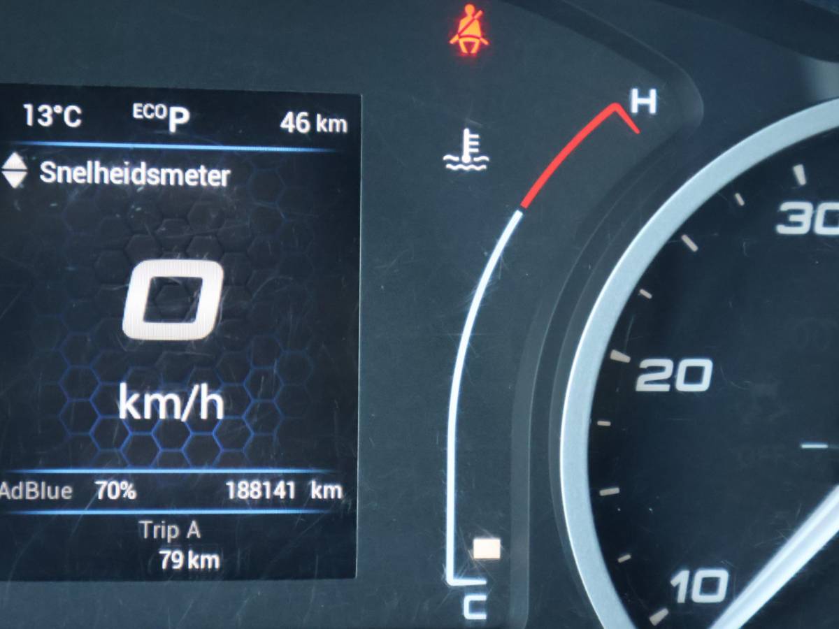 Iveco Daily Iveco Daily 3520L 3.0 180 PK AUT8. +TREKHAAK 3500 KG | CARPLAY | STANDKACHEL | CAMERA
