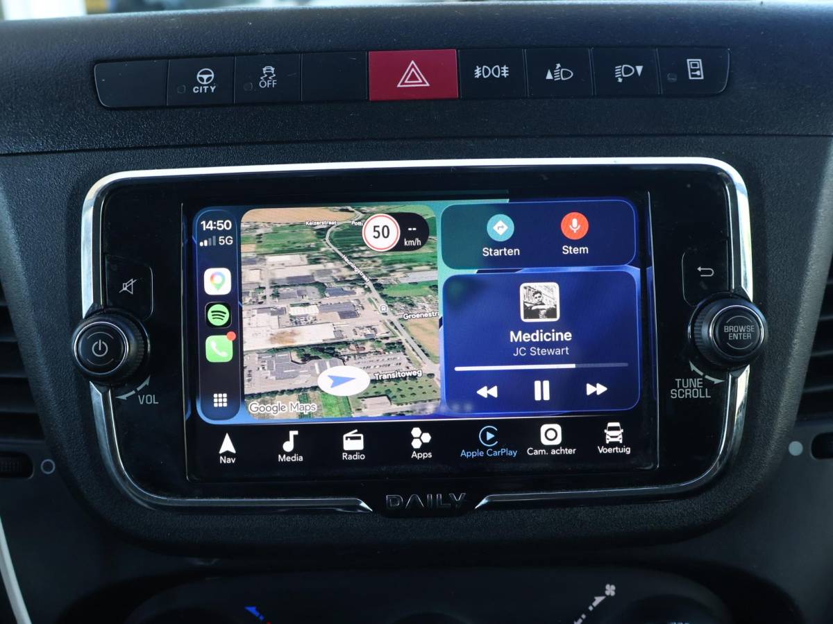 Iveco Daily Iveco Daily 3520L 3.0 180 PK AUT8. +TREKHAAK 3500 KG | CARPLAY | STANDKACHEL | CAMERA