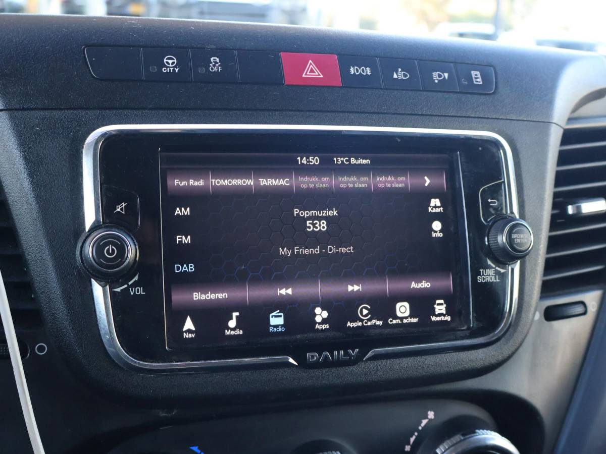 Iveco Daily Iveco Daily 3520L 3.0 180 PK AUT8. +TREKHAAK 3500 KG | CARPLAY | STANDKACHEL | CAMERA