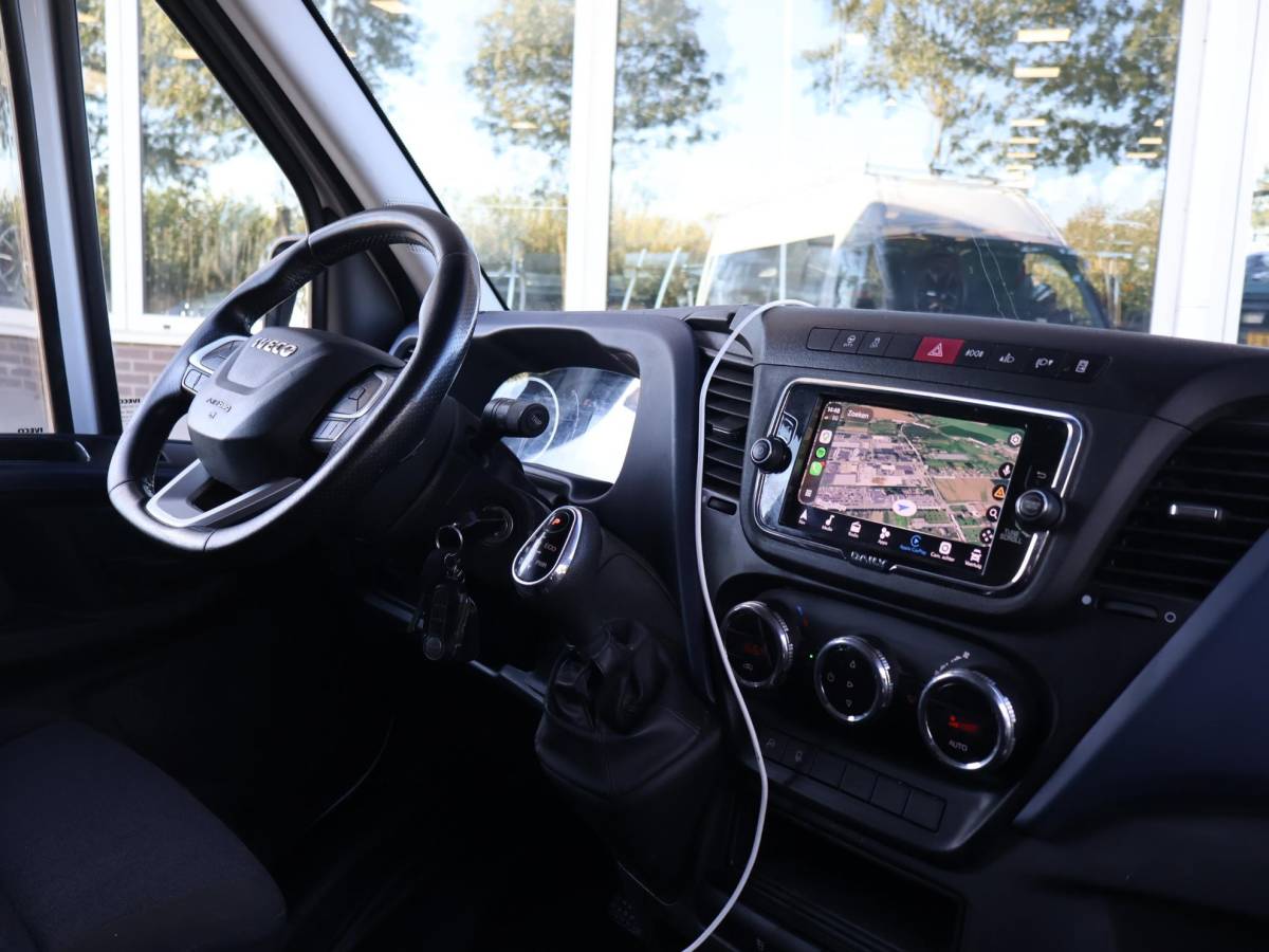 Iveco Daily Iveco Daily 3520L 3.0 180 PK AUT8. +TREKHAAK 3500 KG | CARPLAY | STANDKACHEL | CAMERA