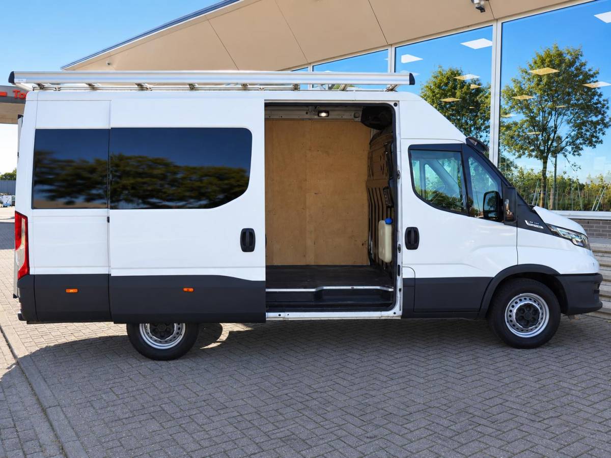 Iveco Daily Iveco Daily 3520L 3.0 180 PK AUT8. +TREKHAAK 3500 KG | CARPLAY | STANDKACHEL | CAMERA