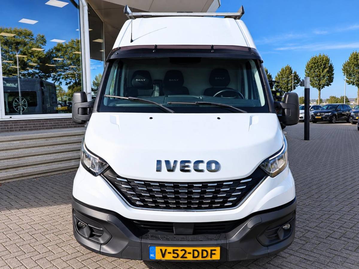 Iveco Daily Iveco Daily 3520L 3.0 180 PK AUT8. +TREKHAAK 3500 KG | CARPLAY | STANDKACHEL | CAMERA