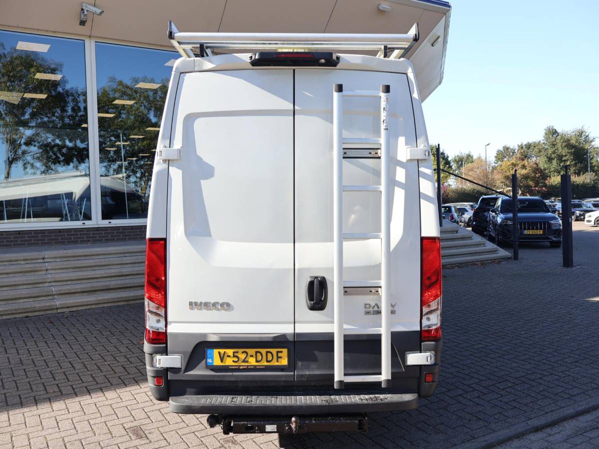 Iveco Daily Iveco Daily 3520L 3.0 180 PK AUT8. +TREKHAAK 3500 KG | CARPLAY | STANDKACHEL | CAMERA