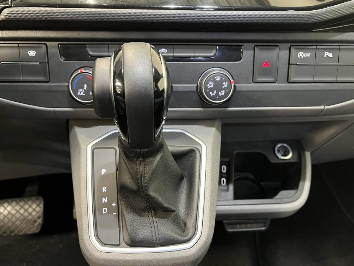 Volkswagen Transporter Volkswagen Transporter 2.0 TDI L2H1 Dubbele Cabine Highline Automaat Airco Cruise Control Apple Carplay/Android Auto Trekhaak Parkeersensoren